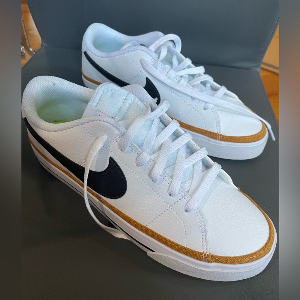 Nike Court Legacy Next Nature
Women's Shoes size 8.5